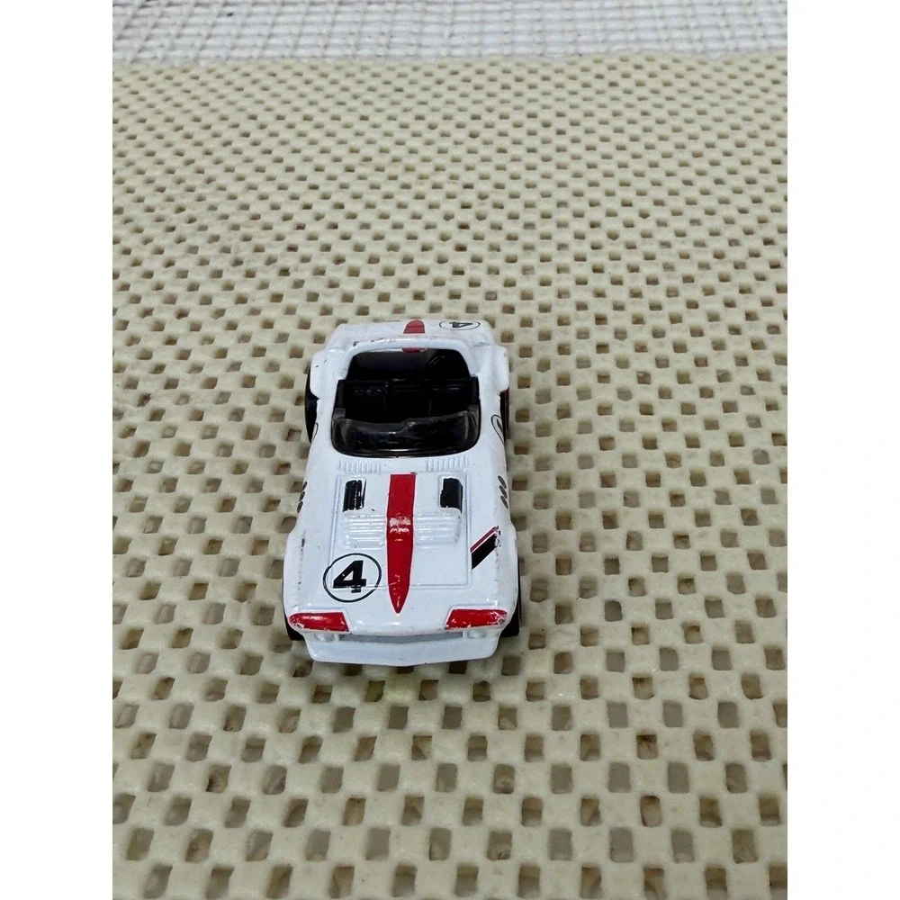 Hot Wheels 1963 Corvette Grand Sport Roadster White Red Stripe 4 Diecast Car EUC